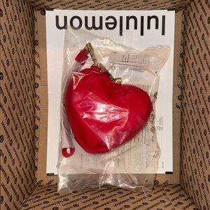 🔥❤️NWT LULULEMON Heart Wristlet Oxford Red perfect for VALENTINES DAY 💝